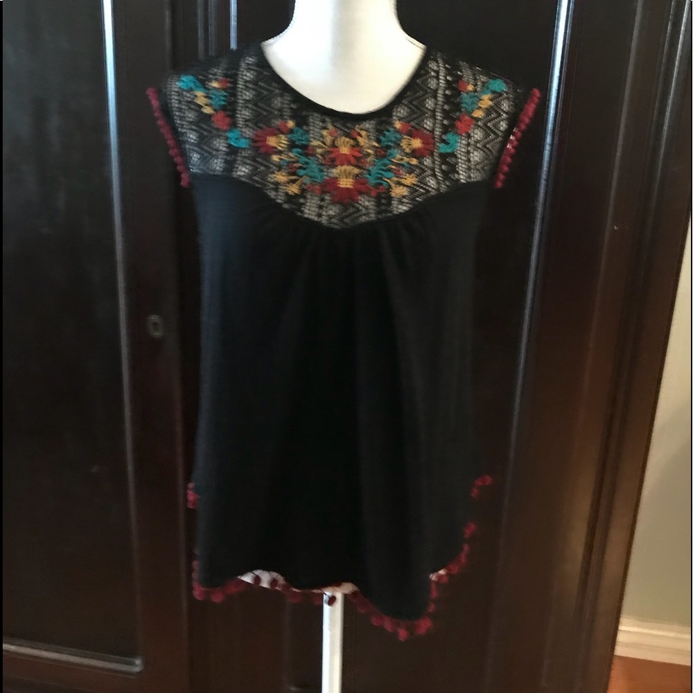 SLEEVELESS TOP WITH EMBROIDERY/ POMPOM DETAIL⭐️